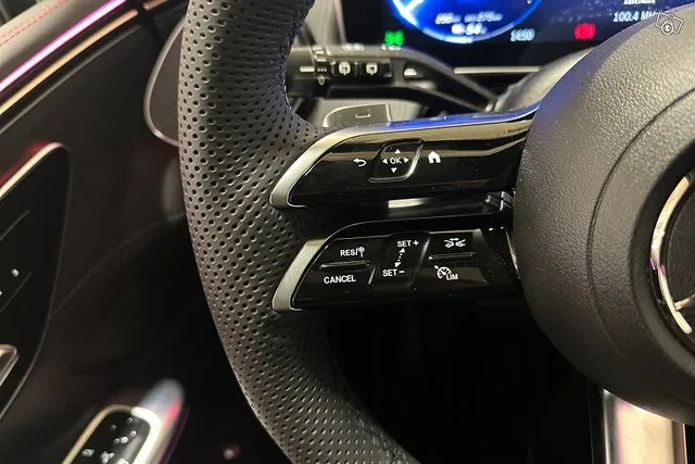 Mercedes-Benz EQE 350 4MATIC SUV Image 9